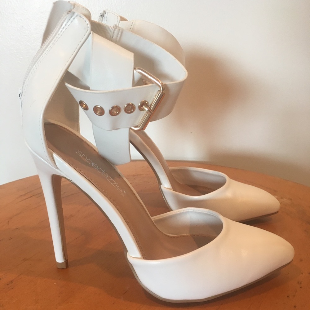 Bexley Detailed Pointed-toe White Pumps